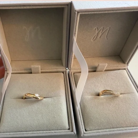 Elegant Gold and Silver Women's Ring Set - Picture 3 of 7